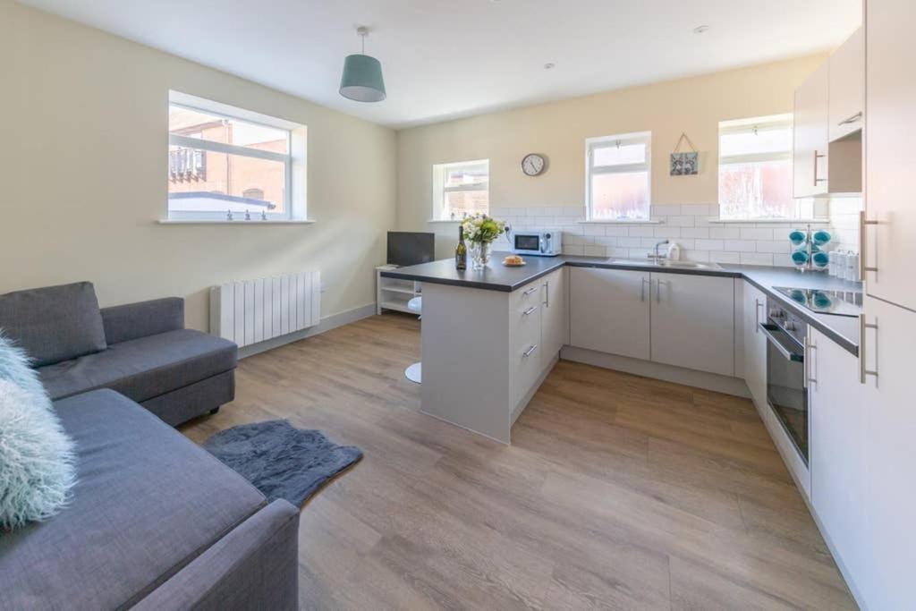 Hereford City Centre - Apartment 4, Isabella House - Modern Apartment In The Heart Of The City - Sleeps 4 Guests - Hosted By Rentmyhouse Exteriér fotografie